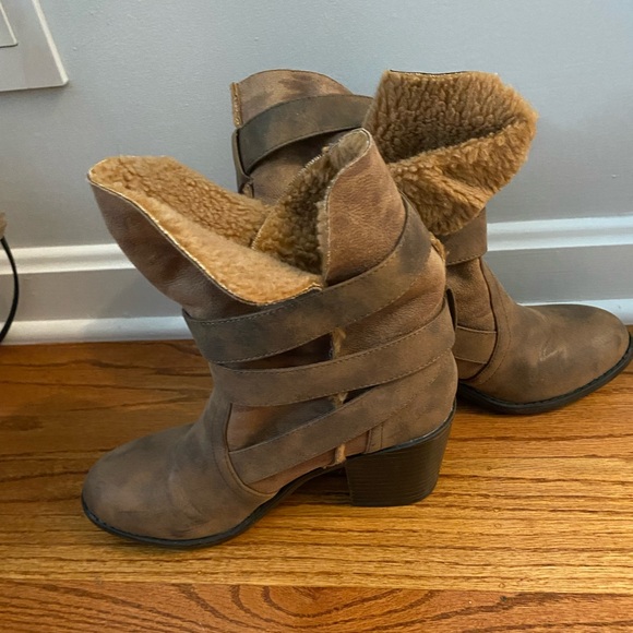 Report brown heeled boots with faux fur. Size 9. - Picture 2 of 4
